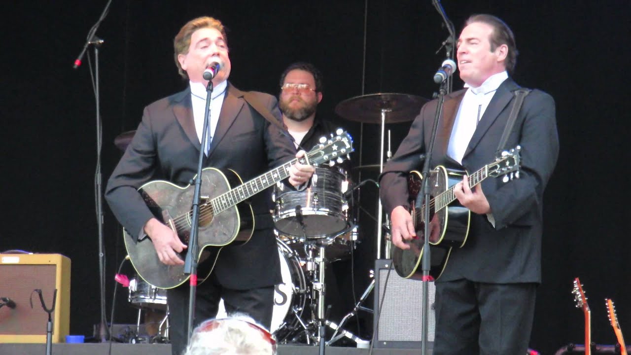 Mahoney Brothers performing Juke Box Heroes